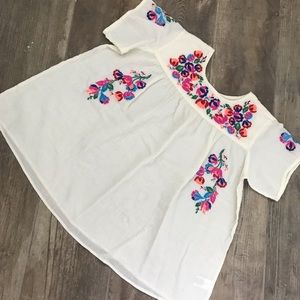 Never been worn ivory top beautiful.